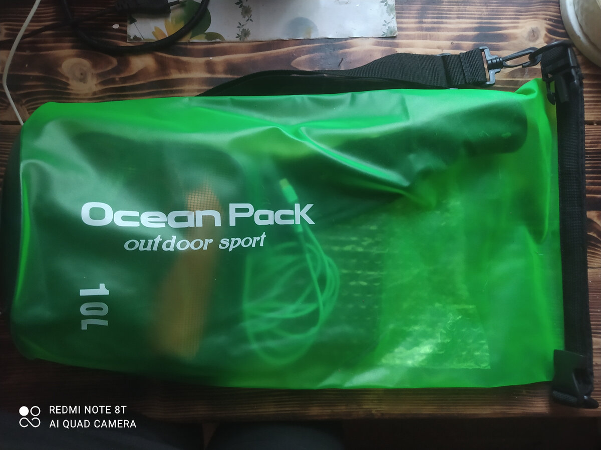 В нем будут жить телефончики и другие полезности. 