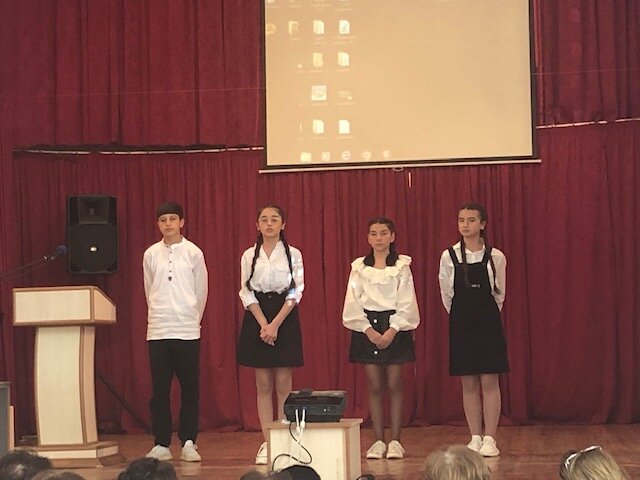 В связи с Международным днём русского языка в Степанакерте состоялся конкурс чтецов. Фоторяд