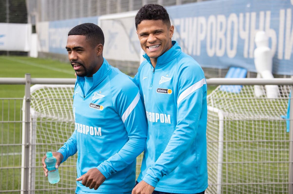 Малком (слева) и Дуглас Сантос. Фото - ФК «Зенит».
