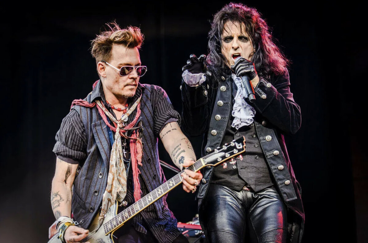 Группа lynyrd skynyrd. Джонни депп и аэросмит. Солисты группы а студио. В какой группе он играет. В какой группе он играет.