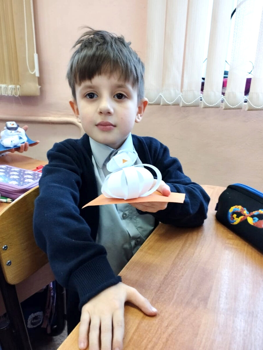 «Хрустальный» Тихон – маленький художник и очень общительный ребенок.