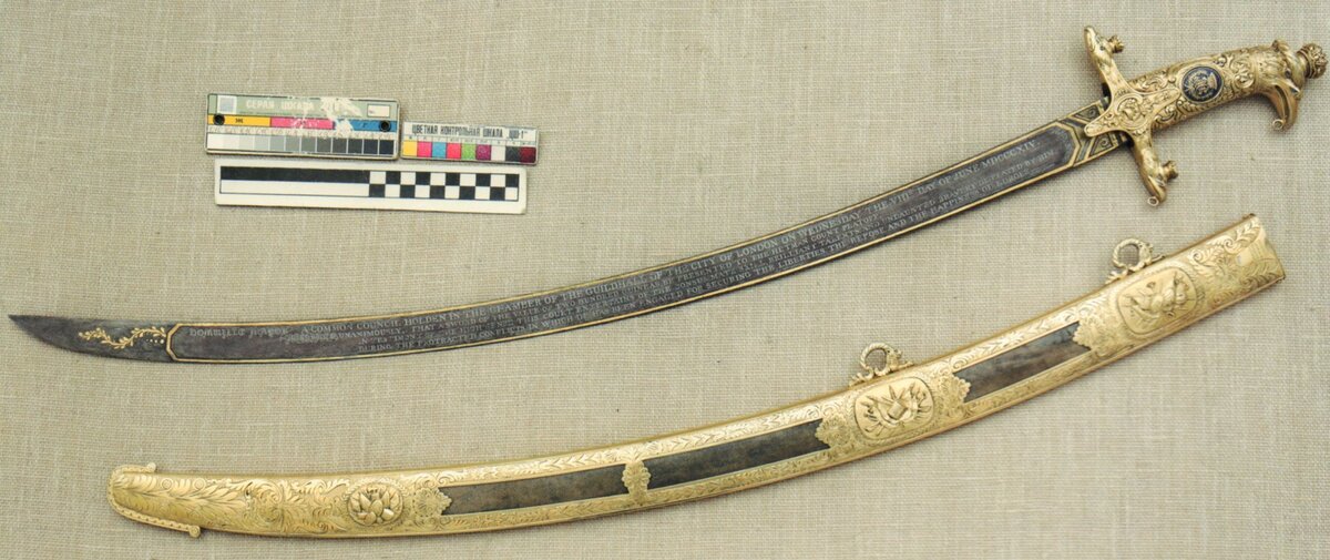 Золотая сабля, подаренная атаману Платову Лондонской думой. Фото http://www.novochmuseum.ru