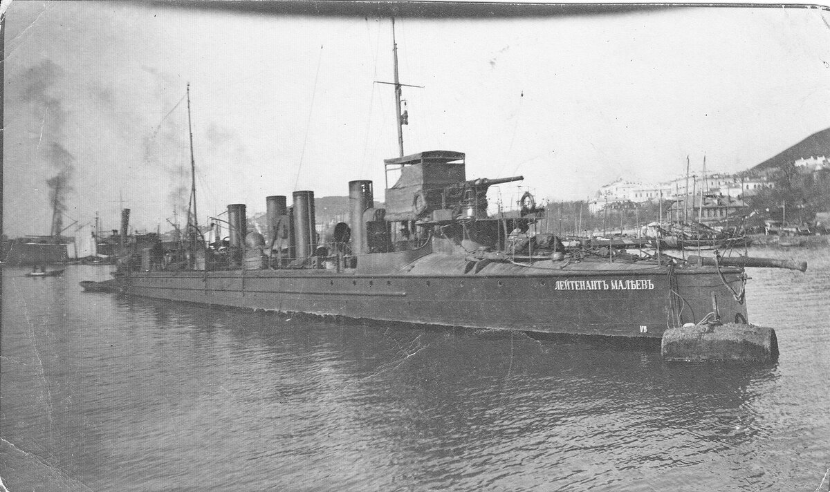 Названный в честь героя корабль