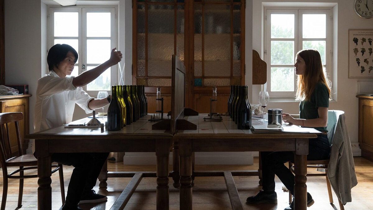 Красивая и утонченная сериальная драма на тему виноделия и особенностей дегустации.