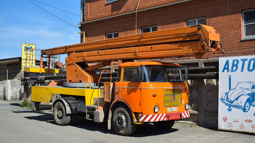 Автовышка MP-20-1 на шасси Škoda 706 MTS 24 / The MP-20-1 car tower on the Škoda 706 MTS 24 chassis.