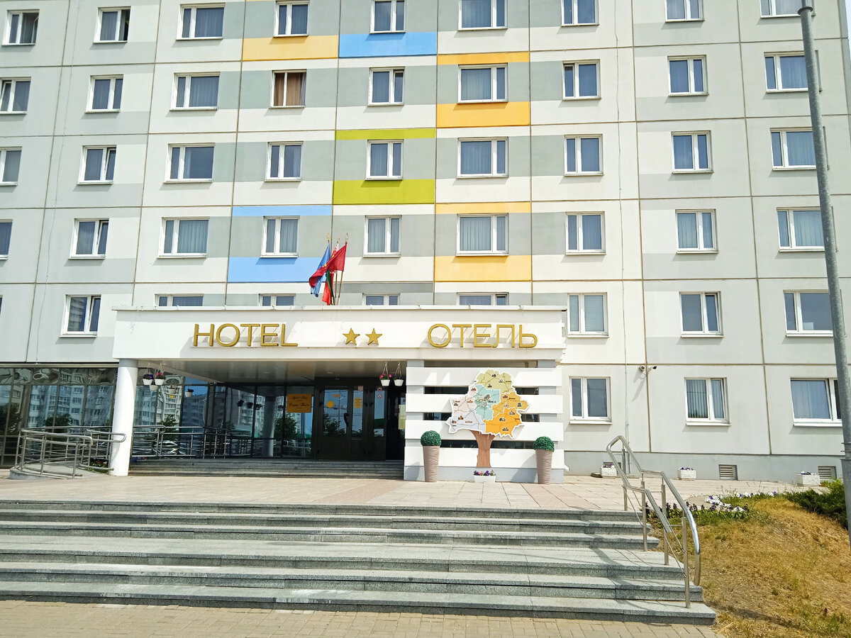 С виду отель похож на обычный жилой дом
