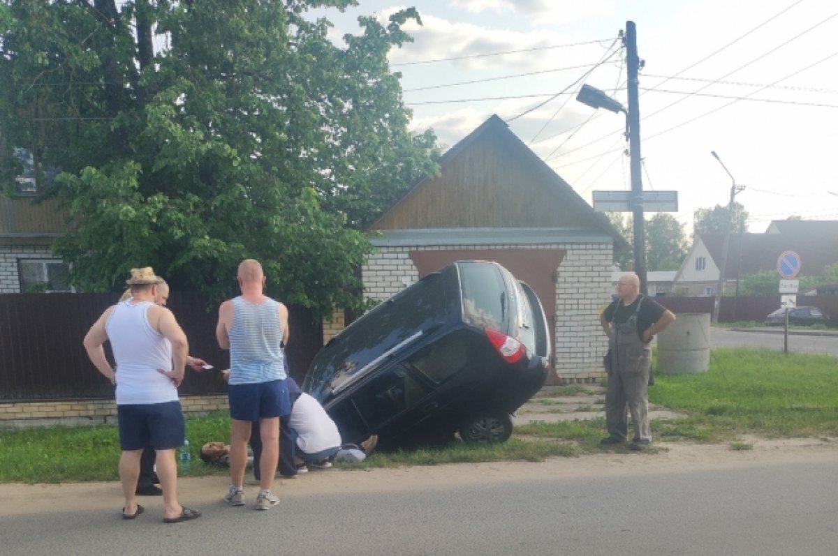    В Тверской области пожилому мужчине стало плохо за рулём, произошло ДТП