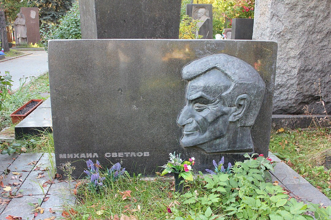 Могила на Новодевичьем