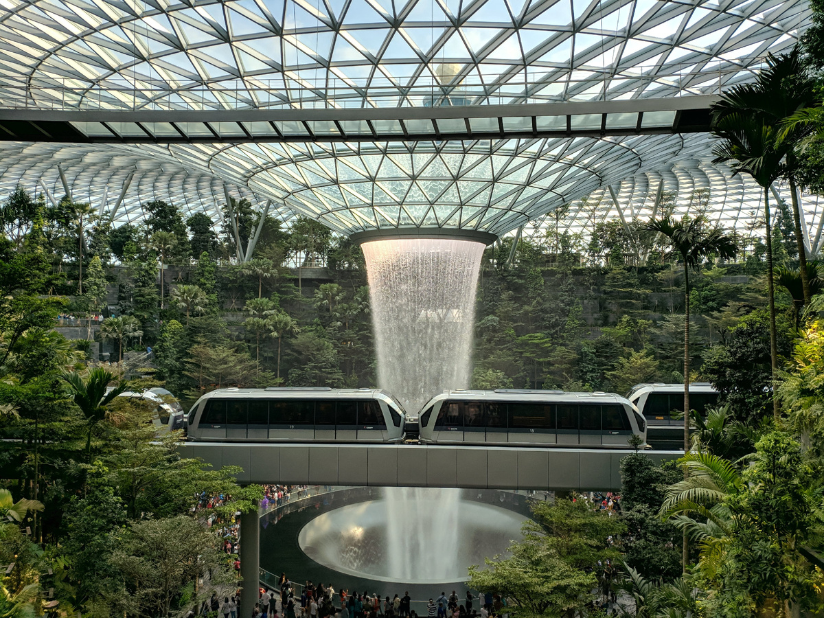 Пример умного города - Сингапур (Jewel Changi Airport)