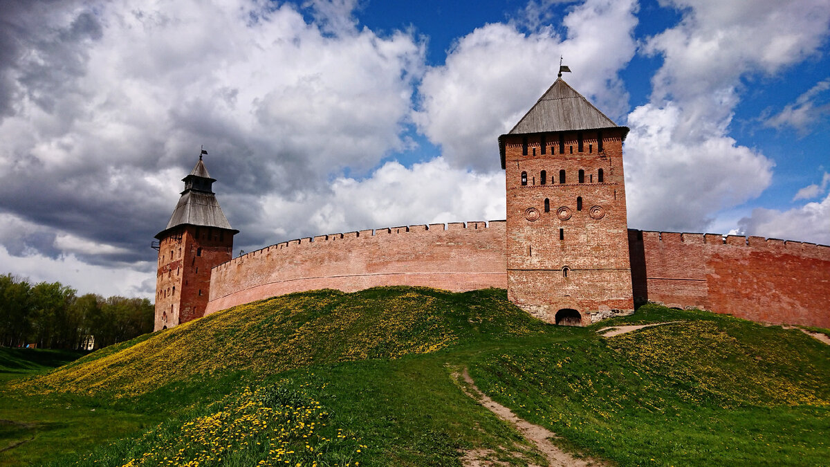 Дворцовая и Спасская башни. 05.2020.