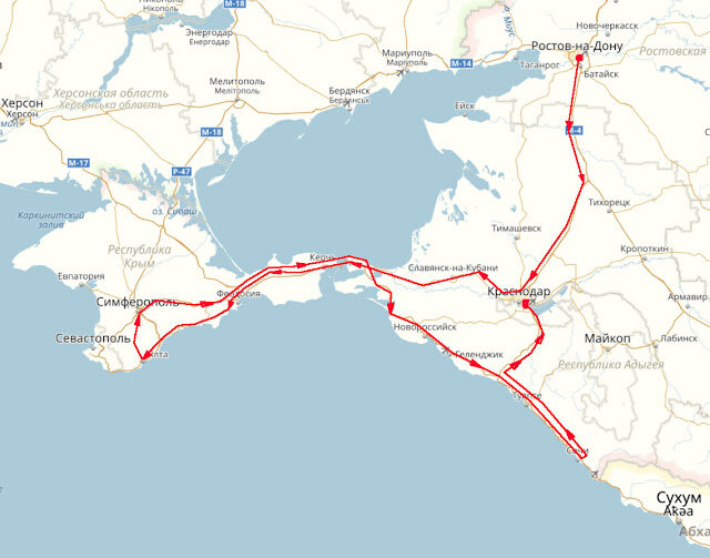 Самолет. Плохая еда. Приветливая стюардесса. Мягкая посадка. 
В Ростове у меня живут родственники, которых я не видел больше сорока лет.  Они меня любезно встретили и поселили, за что им большая благодарность.
  План у меня был простой, денек побыть с родственниками, получить мопед и уехать строго на юг. Ага, фиг там! Мало того, что эти упыри ЖДшные задержали груз на четыре дня, вместо двух кубов поставили три, вместо 200 кг поставили 300, так они еще умудрились сломать заднее пластиковое крыло и загнуть на 90 градусов госномер.