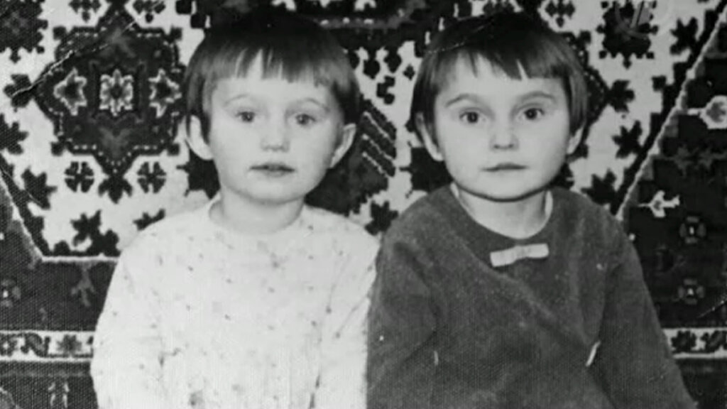 Ольга Прокофьева с сестрой. Фото: кадр из передачи «Пока все дома»
