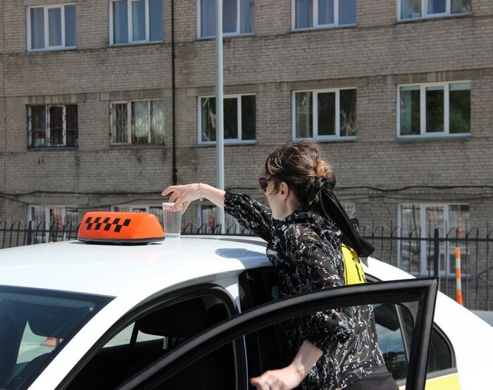 Водитель такси в новосибирске. ЗП таксиста в Новосибирске. Таксисты. Лучшие политики это таксисты.