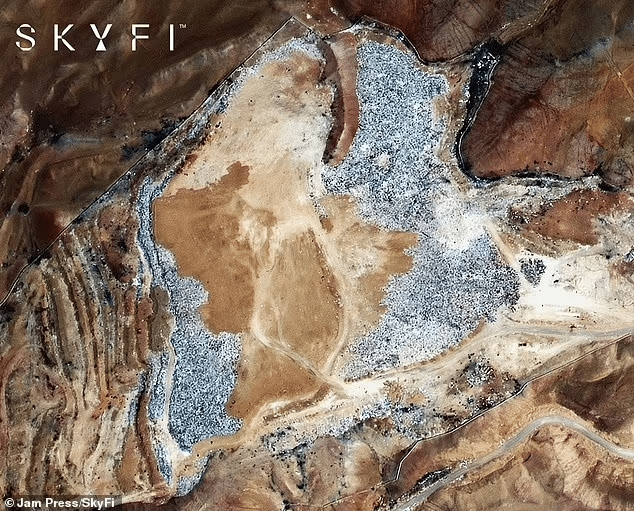    Свалка одежды в Чили / © SkyFi