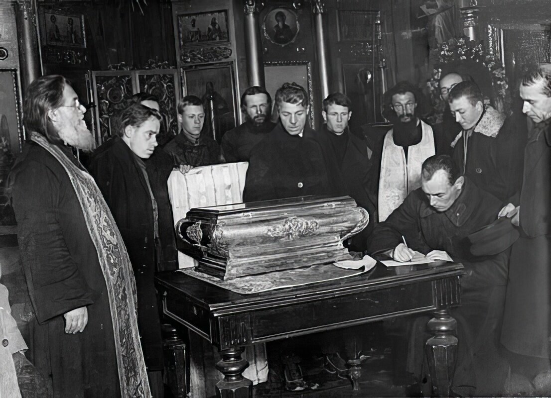 Конфискация церковного имущества. Разграбление Александро-Невской Лавры 1922.