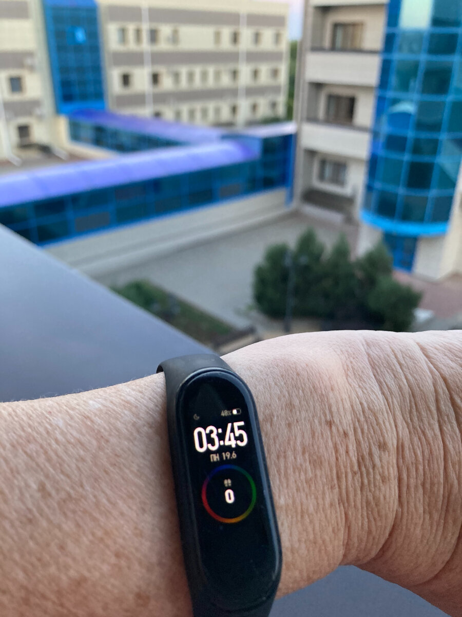 Понимаете, что на улице уже ДЕНЬ?