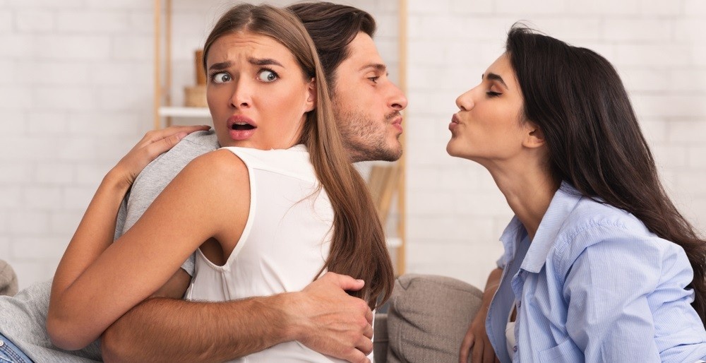 Синдром любовницы: какой тип женщин влюбляется в женатых и можно ли из этого выйти?