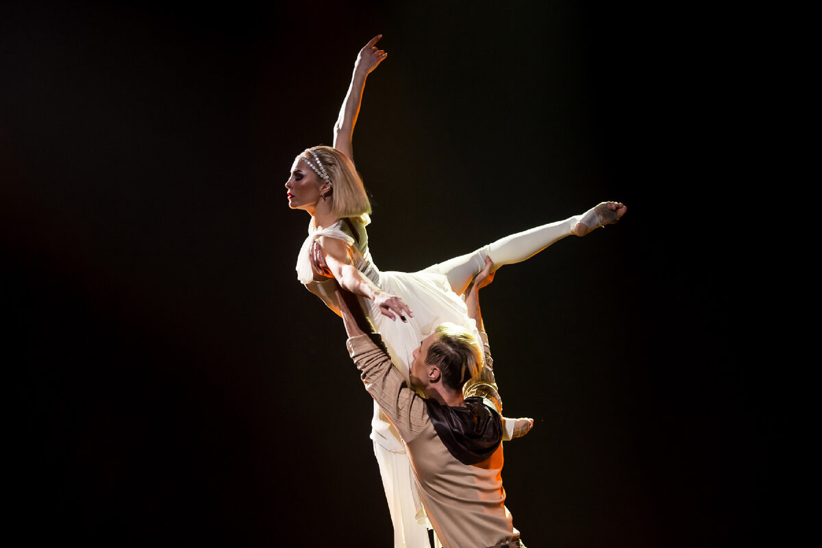 Солисты балета Аллы Духовой Тодес - Пётр Семкин и Лада Павлычева. Рады видеть вас на нашем канале🤍