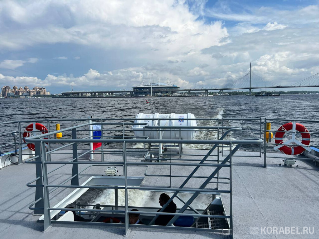 "Форт Кроншлот" движется в сторону Кронштадта/ Фото: Корабел.ру  📷
