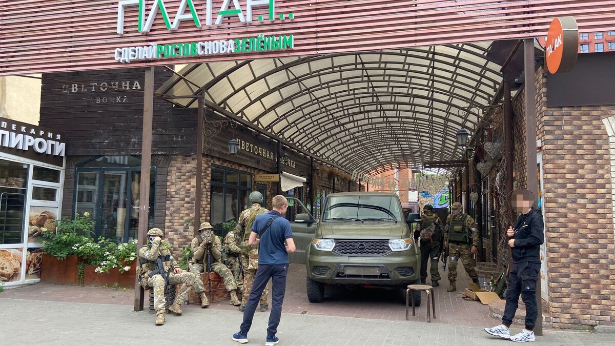     Довольно отчетливо прослеживается, что действия Пригожина в Ростове произошли не стихийно. Вероятно, они готовились заранее. А если это действительно так, то нельзя исключать запланированных провокаций, сообщил RostovGazeta политик, публицист, депутат Госдумы Анатолий Вассерман.