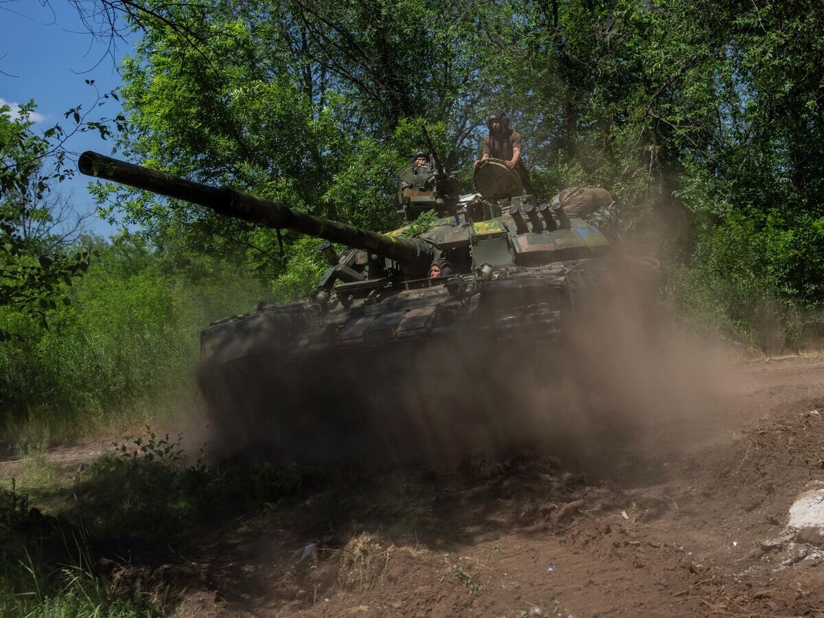   Украинский танк в Донецкой области© AP Photo / Bernat Armangue