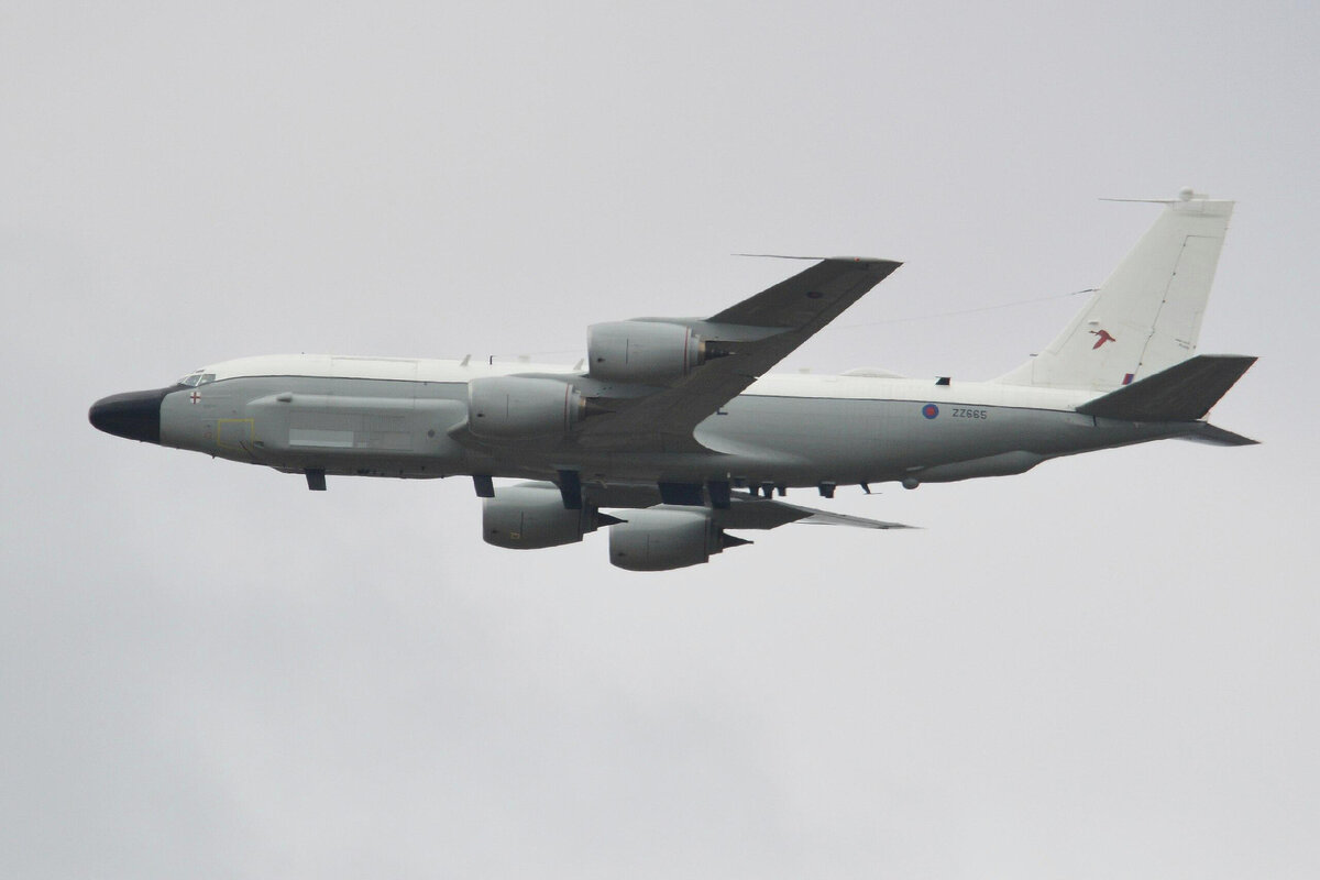 Британский самолет-разведчик RC-135 Rivet Joint