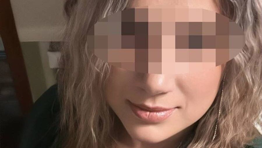     Она сама подала заявление в полицию, делая вид, что ребенок убежал из дома.