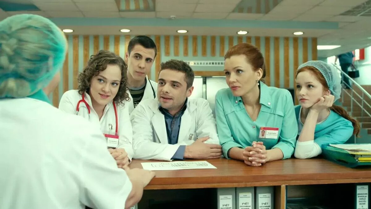     Минздрав придумал, как решить проблему дефицита врачей: в больницах самостоятельно начнут работать ординаторы-стажёры. По факту — вчерашние студенты медицинских вузов без практики. Но смогут ли они заменить опытных врачей?