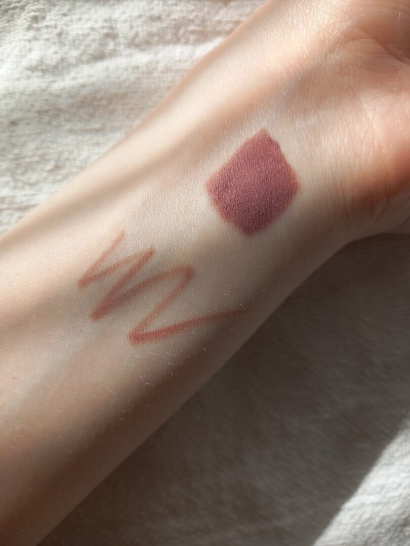 Свотч при солнечном свете. При искусственном чуть больше коричневого нюанса. 