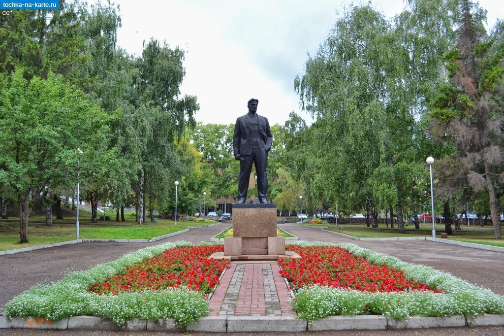 Памятник Маяковскому в Уфе