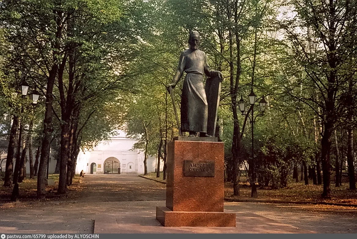 памятник андрею рублёву (москва). андрей рублев памятник. памятник андрею рублеву комов. памятник андрею рублеву во владимире. комов памятник рублеву.