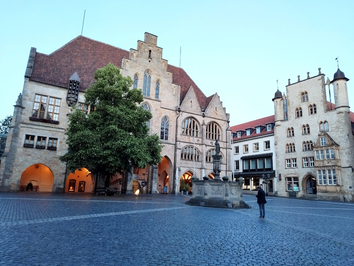 Здание городской ратуши на рыночной площади Хильдесхайма