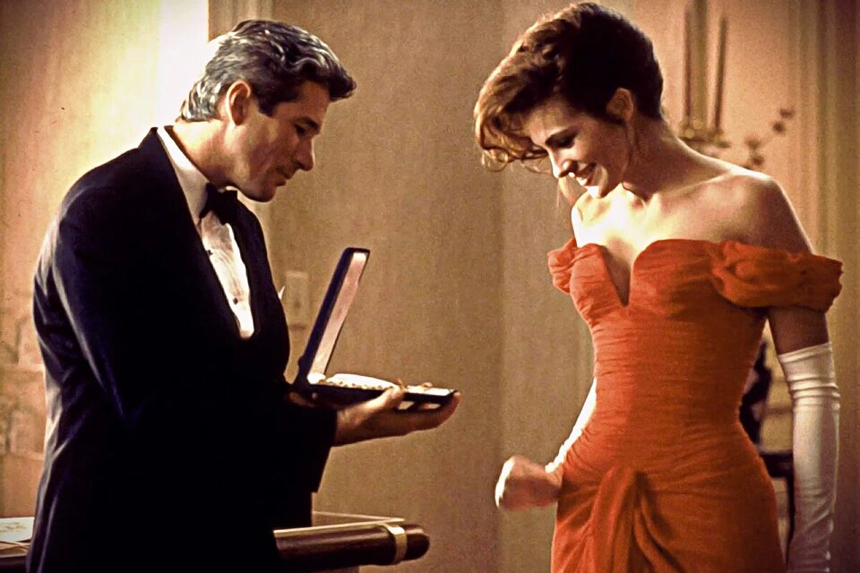 Сцена с ожерельем