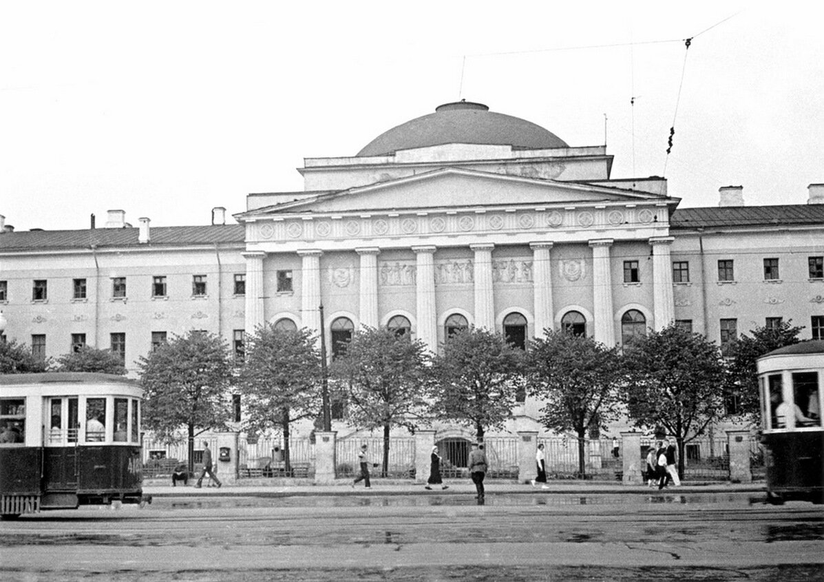 Мгу старейший. Старое здание МГУ на Моховой. Московский Императорский университет на Моховой старое здание. Московский университет 1922. МГУ В 1917.