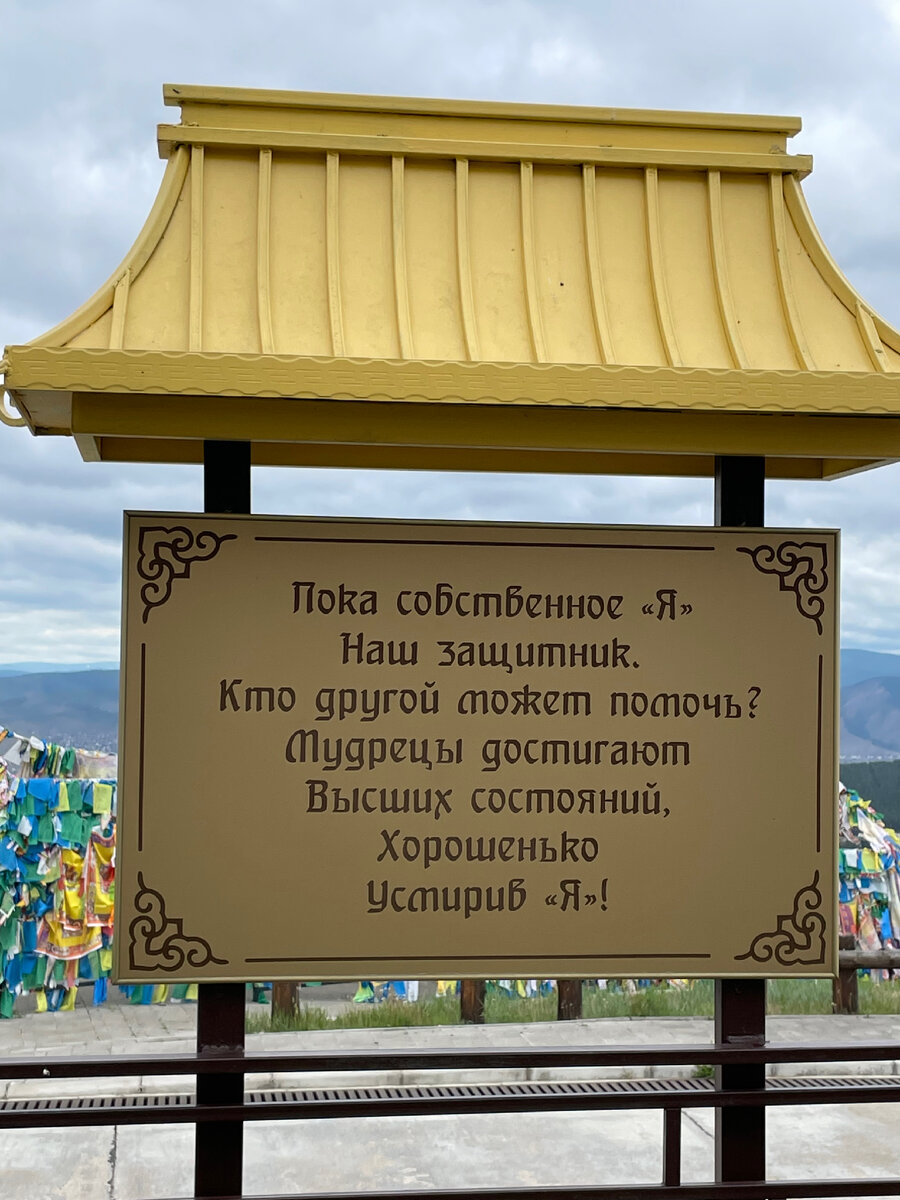 Везде висят такие таблички с разными надписями 