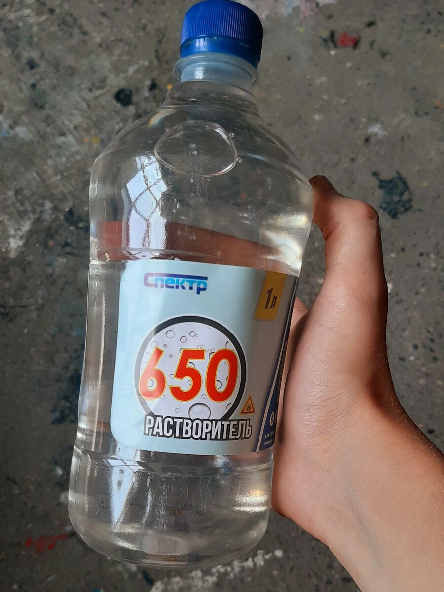 Считается, что растворители, применяемые в промышленных масштабах, должны обладать следующими свойствами: быть бесцветными и прозрачными, испаряться без остатка, иметь устойчивость к химическим