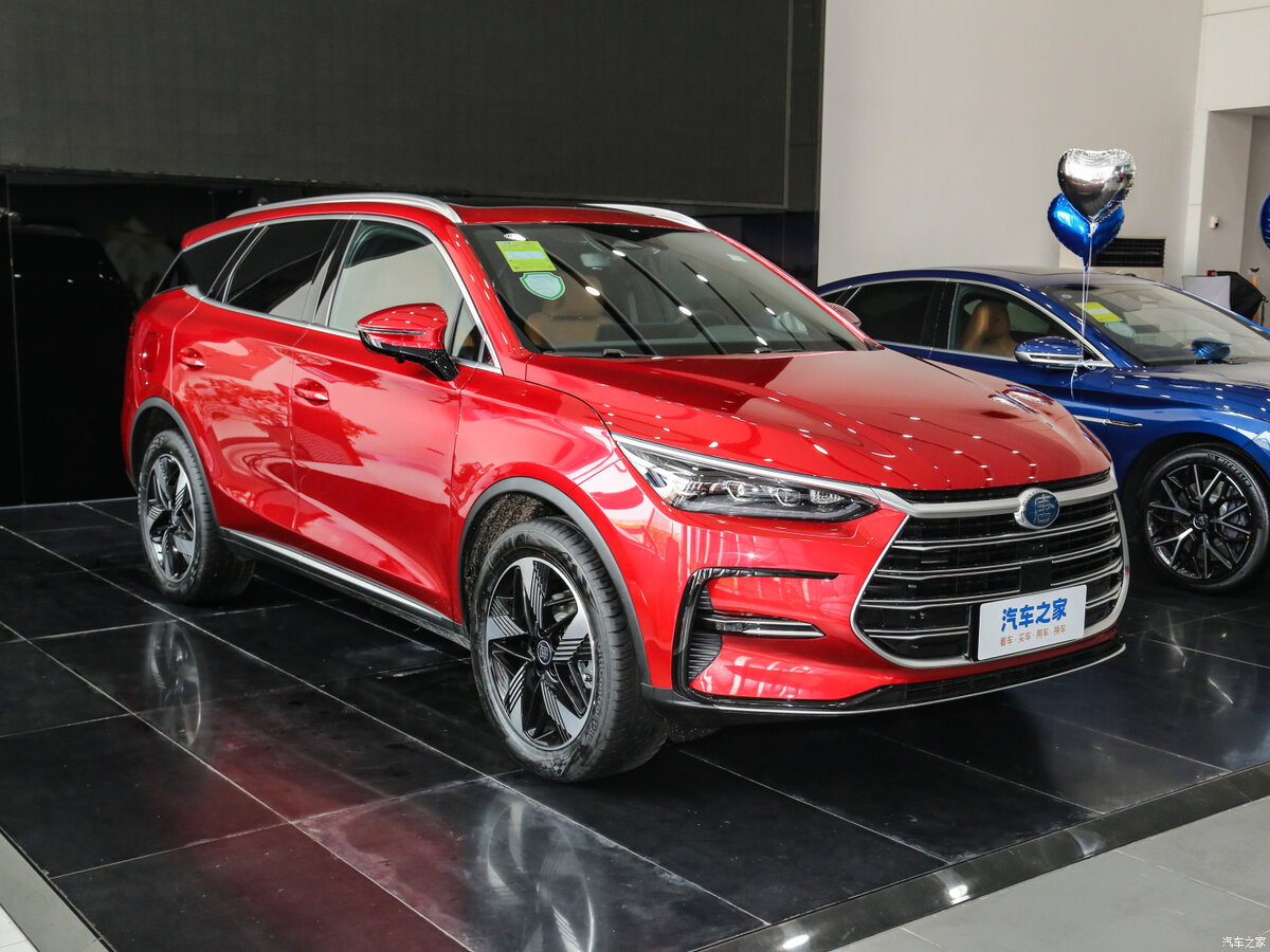 Фирменная технология позволяет заряжать батарею на половину от ее номинального объема за полчаса, а это значительно повышает мобильность автомобиля в городе.