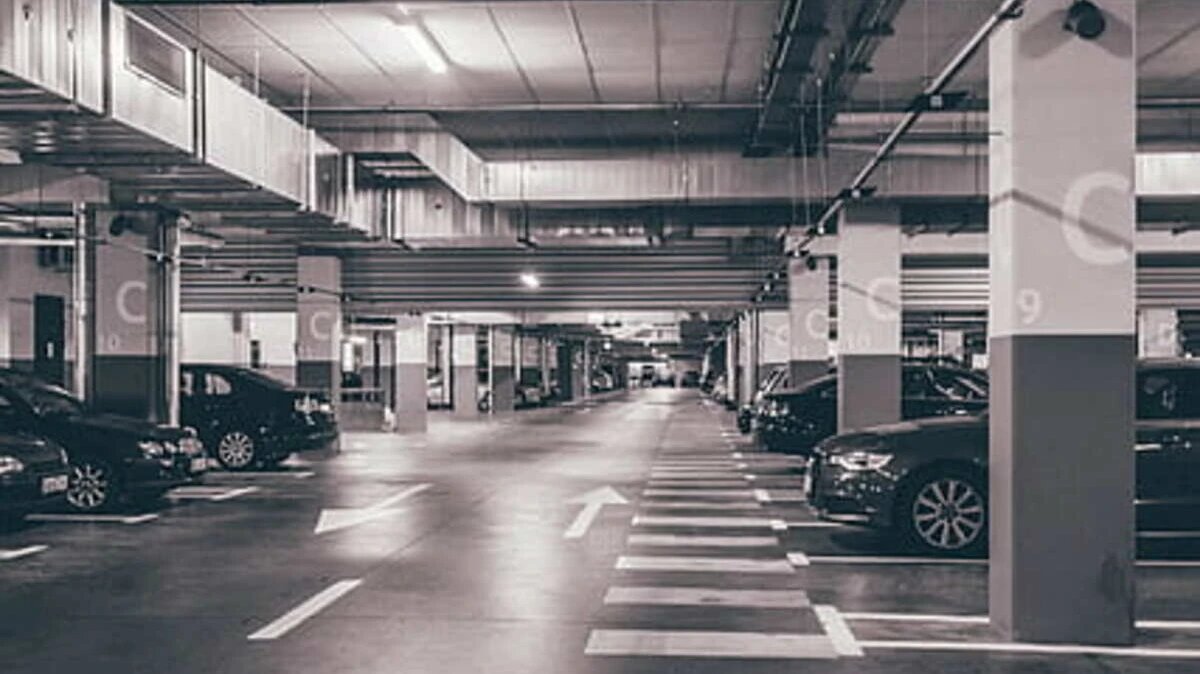 Нередко парковка оказывается местом для взрослых развлечений. Фото: .piqsels.com