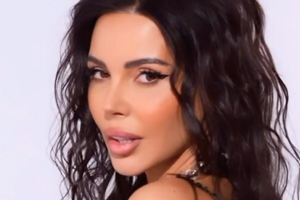     «Строго судить запрещается!»: Оксана Самойлова показала, как танцует на каблуках стрип-пластику