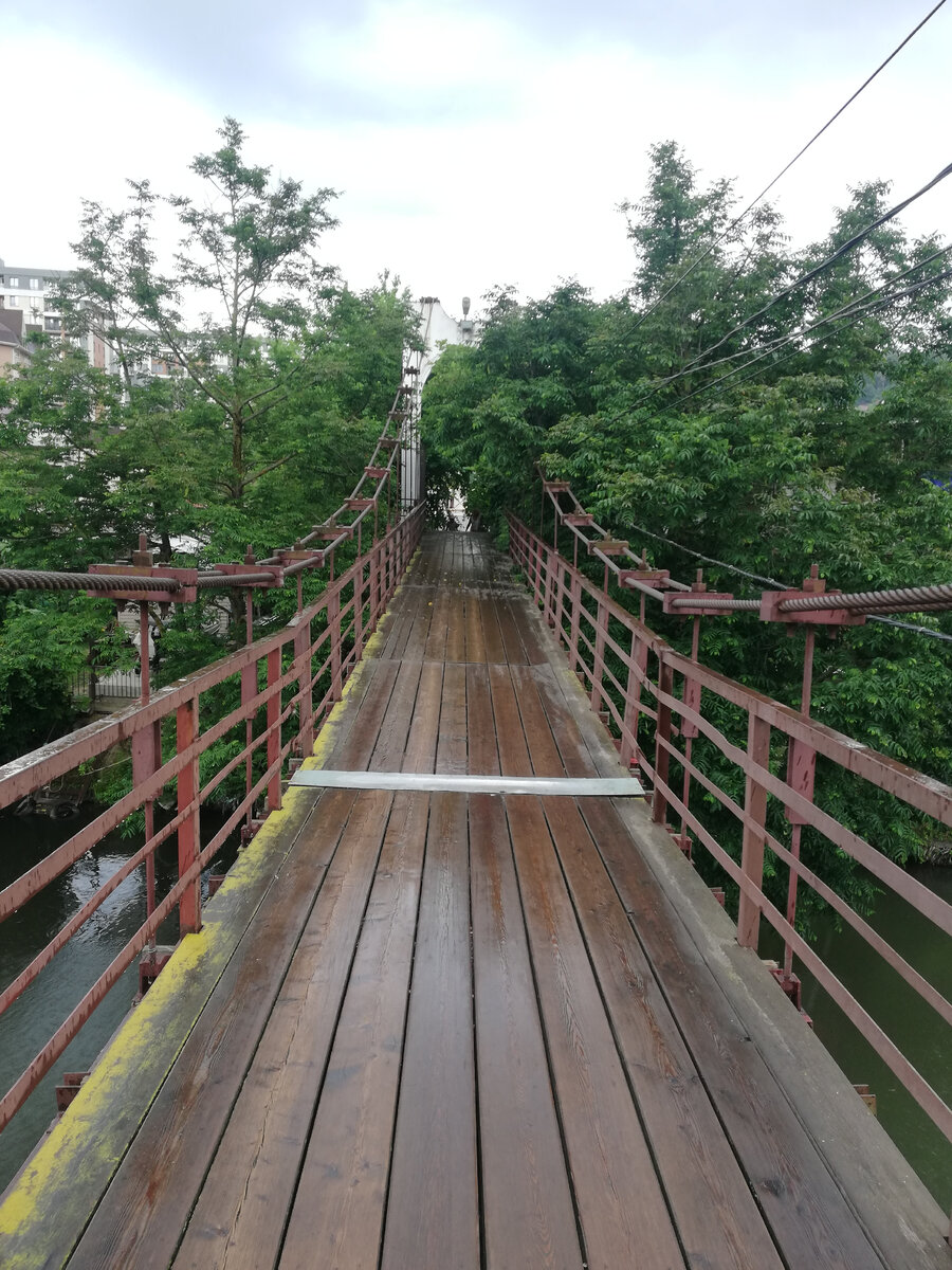 Кстати, мосту этому  уже сто лет. 