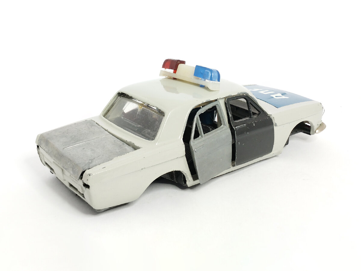 Рис. 2. Модель автомобиля ГАЗ-24 "Волга" ДПС до восстановления