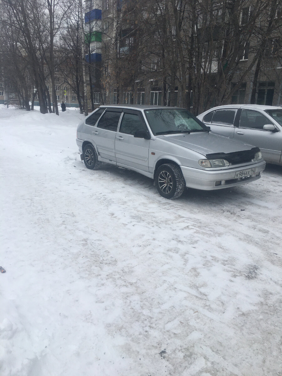 Ну вот и пришло время поменять 2107 на что то поинтересней. Попалась эта машина. Всегда была мечта иметь такой автомобиль. Но не все так гладко. Я думал, что купить такой автомобиль не проблема. Но все было гораздо сложнее. Чтоб купить такой автомобиль, в хорошем состоянии надо выложить ой какую сумму. Но все таки нашел авто с 1 владельцем и пробегом 90 тыс км. Но не все было гладко мотор был не в рабочем состоянии. 2012 год и цена была 120 тыс