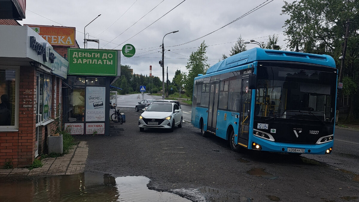     Водители используют транспорт для личных нужд, на это в соцсетях жалуются петрозаводчане.