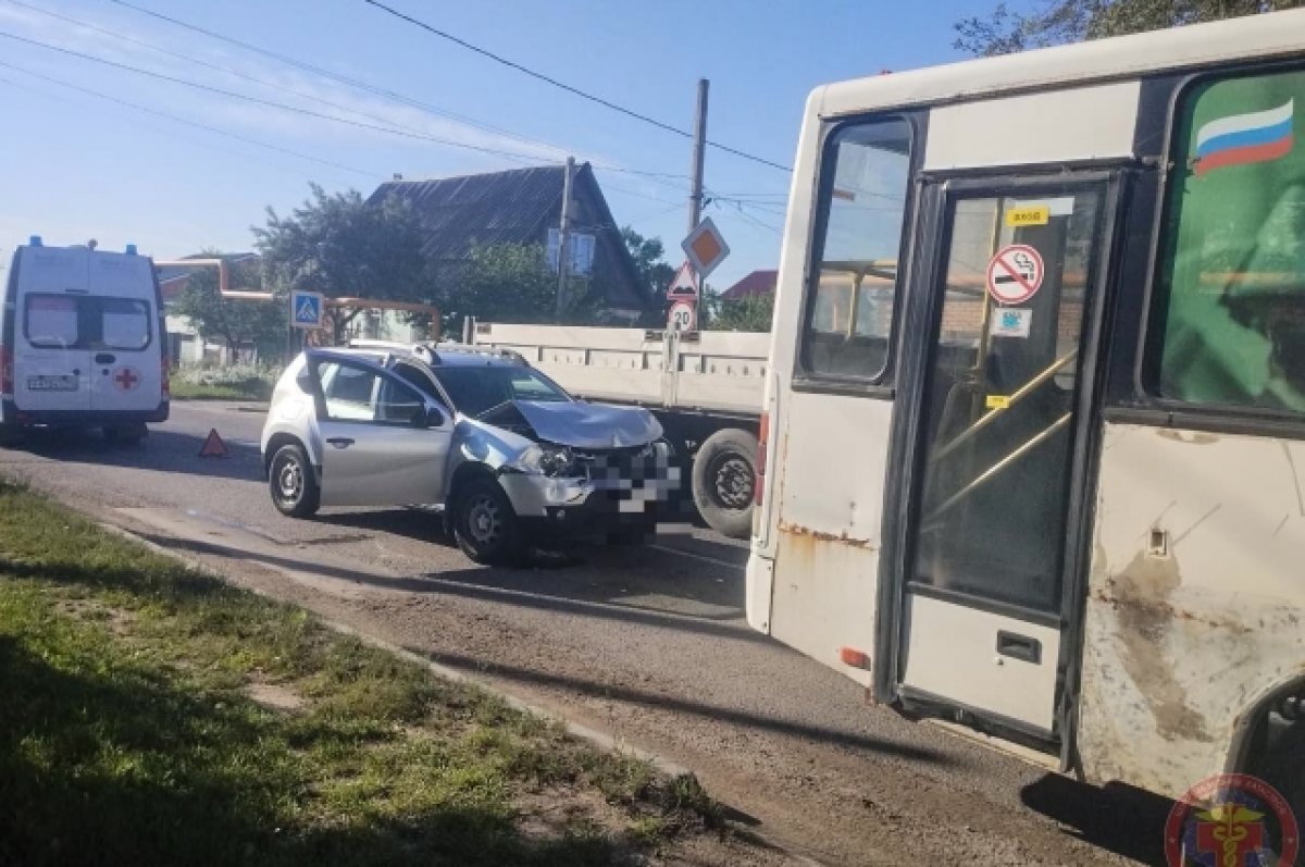   Из-за столкновения «ПАЗ» и Renault под Тулой пострадал 45-летний мужчина