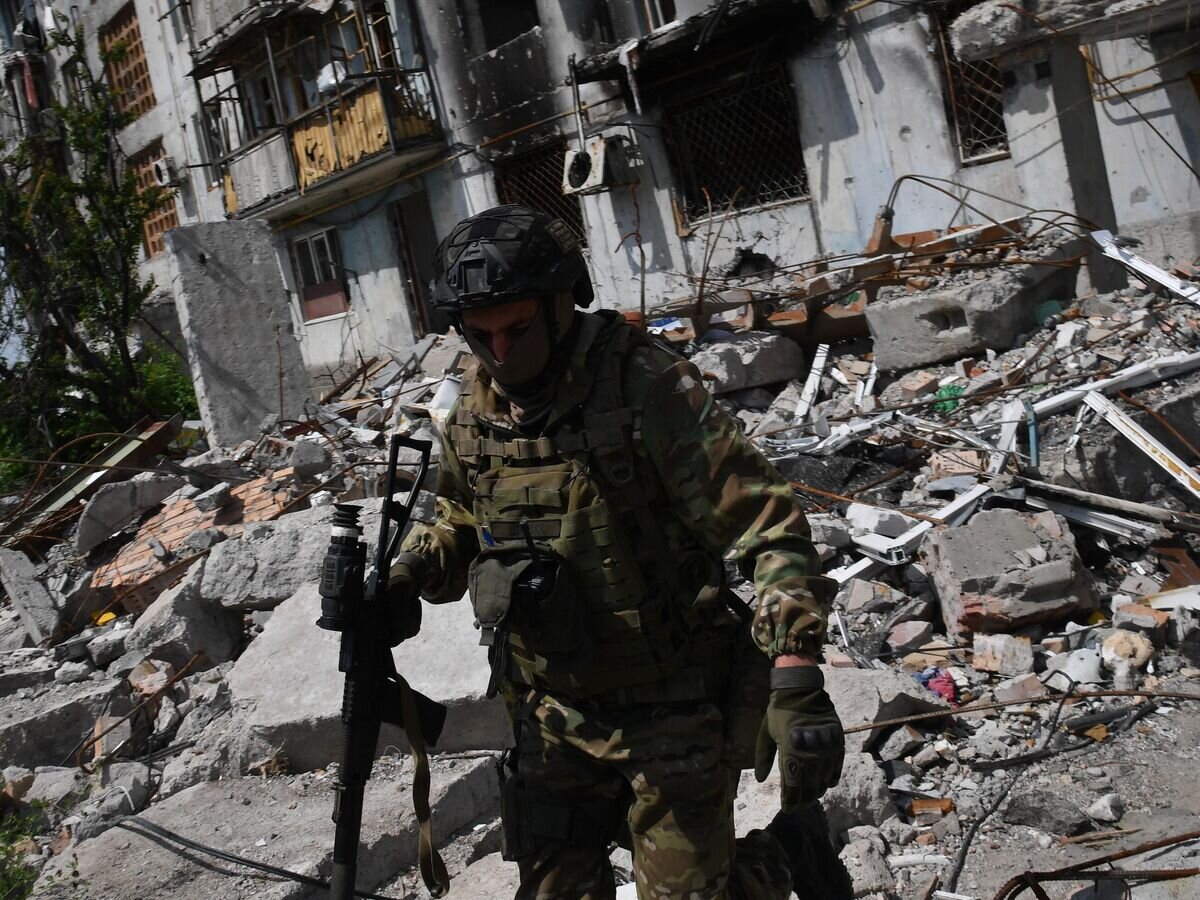    Военнослужащий ВС РФ на Артемовском тактическом направлении© РИА Новости