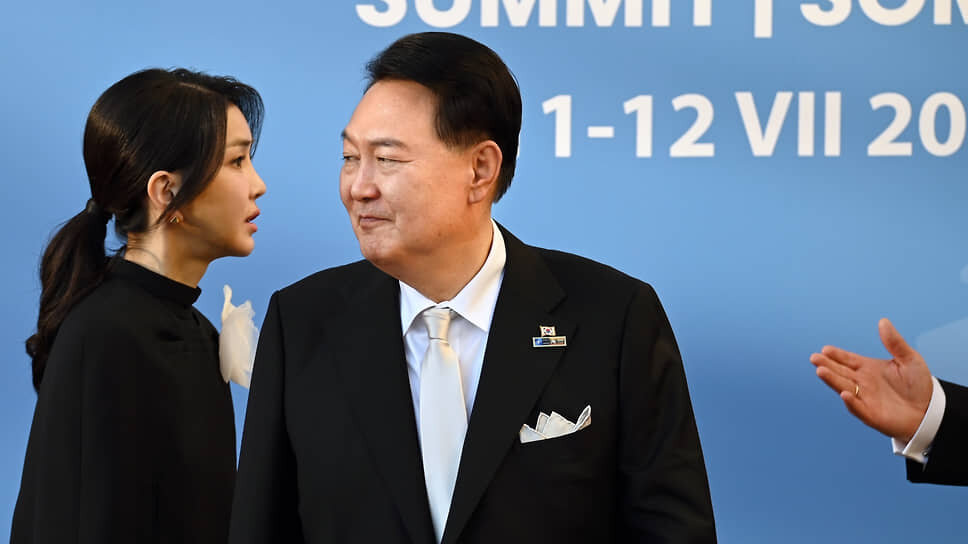 Фото: Алексей Витвицкий / Коммерсантъ📷Юн Сок Ёль с супругой Ким Кун Хи на саммите НАТО