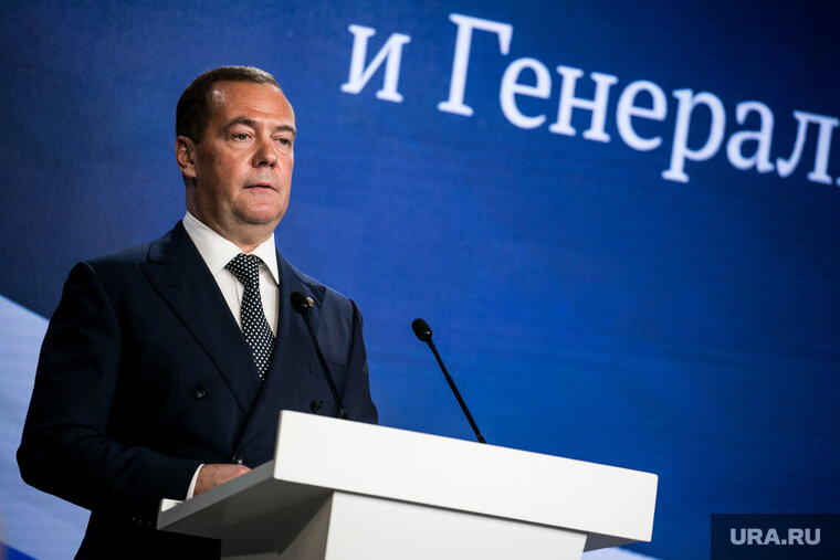    Дмитрий Медведев подчеркнул, что совет НАТО-Украина прекратит существование из-за «исчезновения одной из сторон»