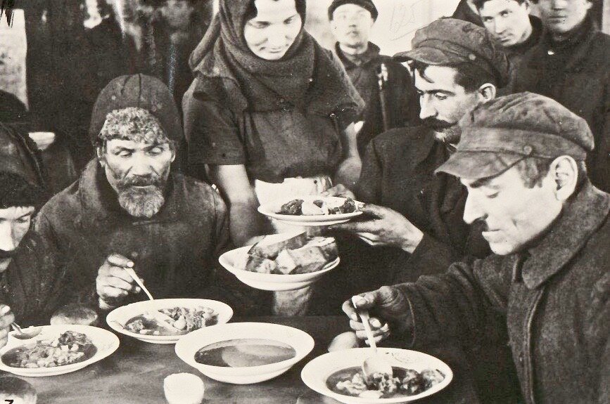 Советская столовая. Фото начала 20-го столетия.