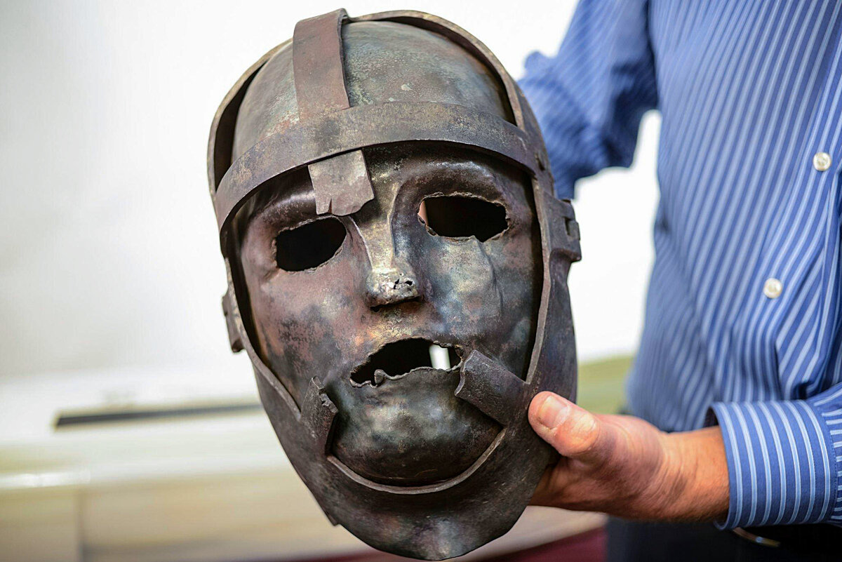 Железная маска игра. Железная маска. Узник в железной маске. Марчиоли железная маска.