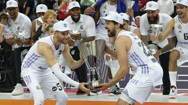    Руди Фернандес и Серхио Юль. Reuters